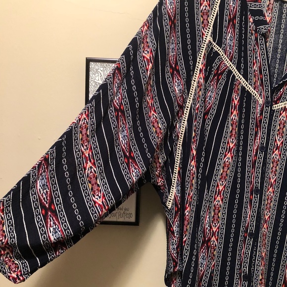 Midi-sleeve fun top. - Picture 2 of 3